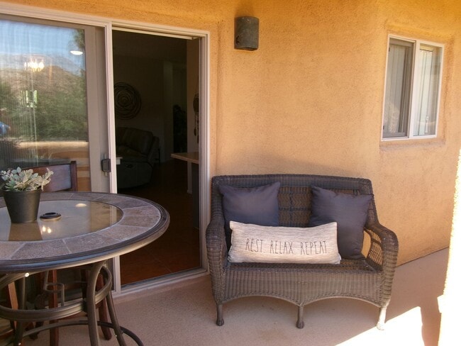Building Photo - Furnished Enchantment Condo