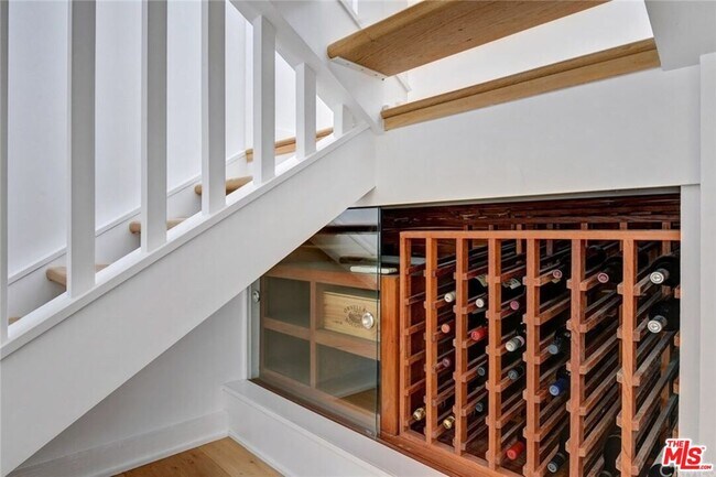 Building Photo - 1438 Santiago Dr