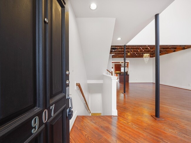 Building Photo - 907 Hartman St