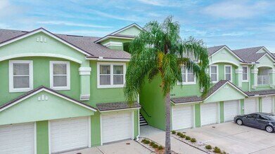 Building Photo - Lakefront Townhome