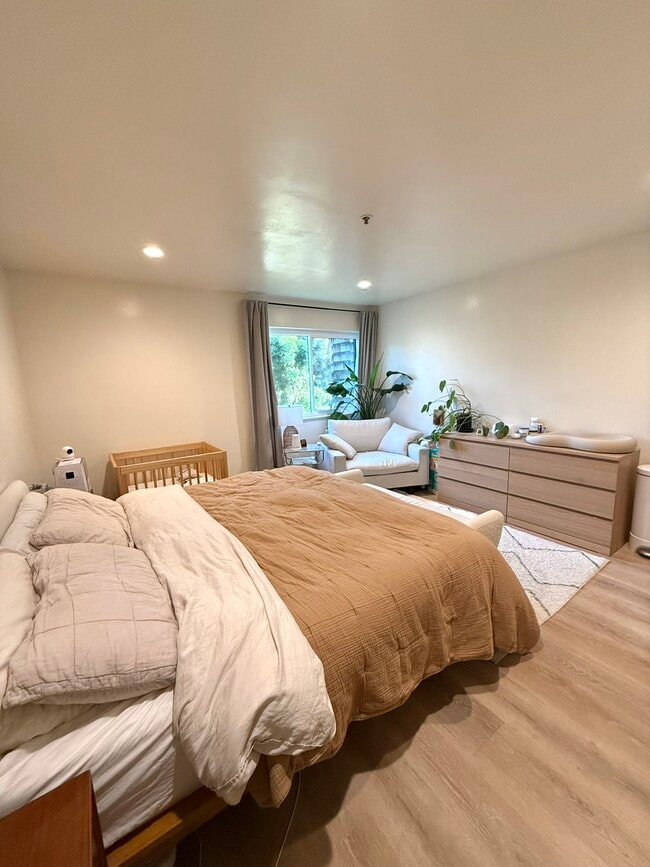 Building Photo - 5790 Friars Rd