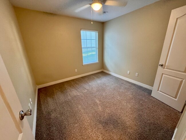 Building Photo - 4 Ridgeview Ln