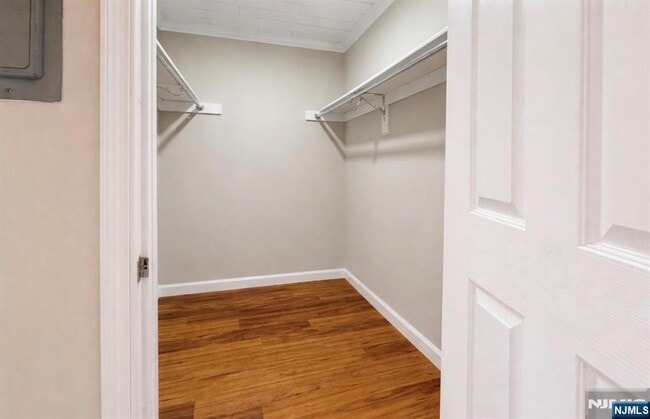 Building Photo - 1120 Hyde Park Ct