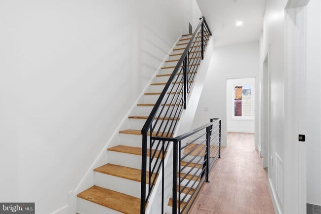 Building Photo - 458 W Earlham Ter