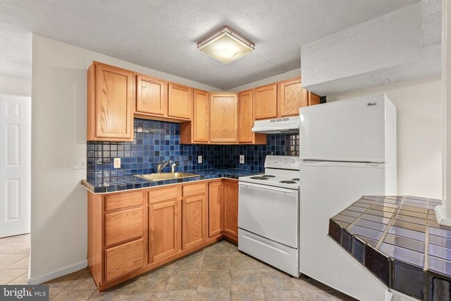 Building Photo - 10 Apple Blossom Ct