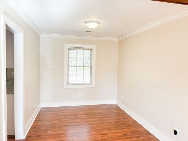 Building Photo - 14 Laurie St