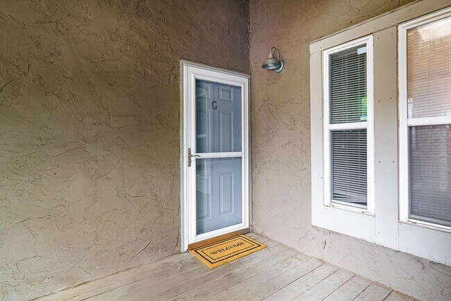 Building Photo - 945 Quay Ave