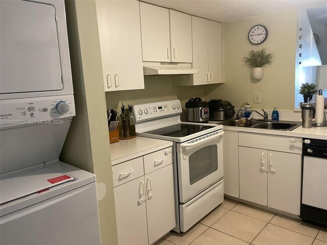 Building Photo - 1090 NW 123rd Ct