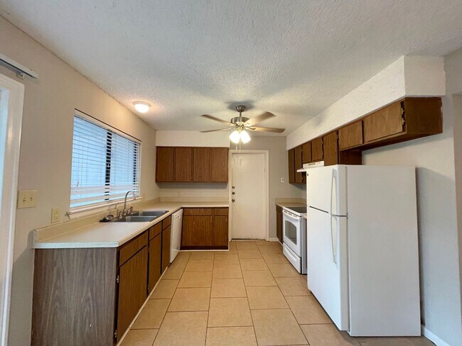 Building Photo - Great Condo for lease in North Austin!
