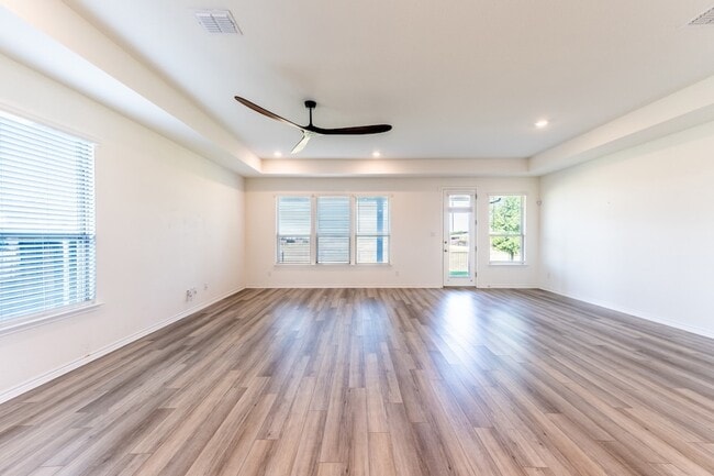 Building Photo - 2701 Webb Ave