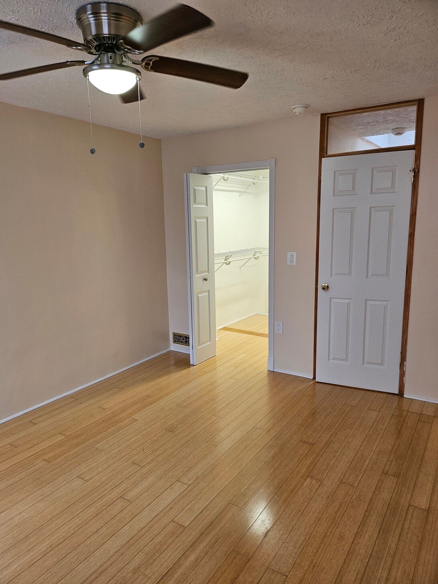 Building Photo - 635 S Decker Ave