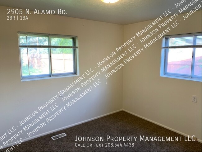 Building Photo - 2905 N Alamo Rd