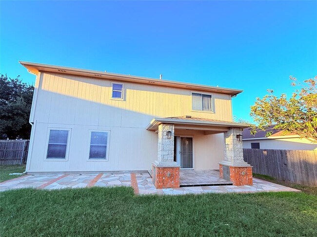 Building Photo - 102 Brentwood Dr