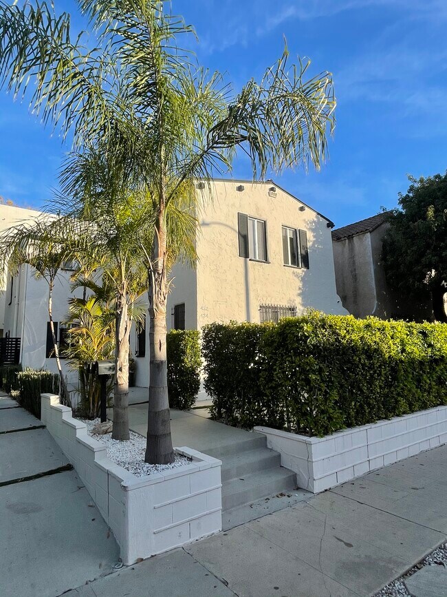 Building Photo - 432 N Gardner St