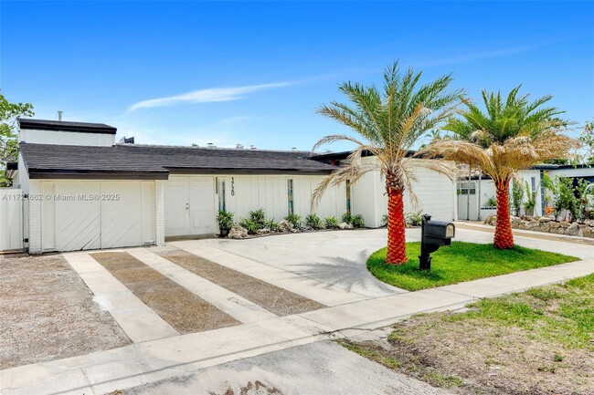 Building Photo - 1720 SW 23rd Ave