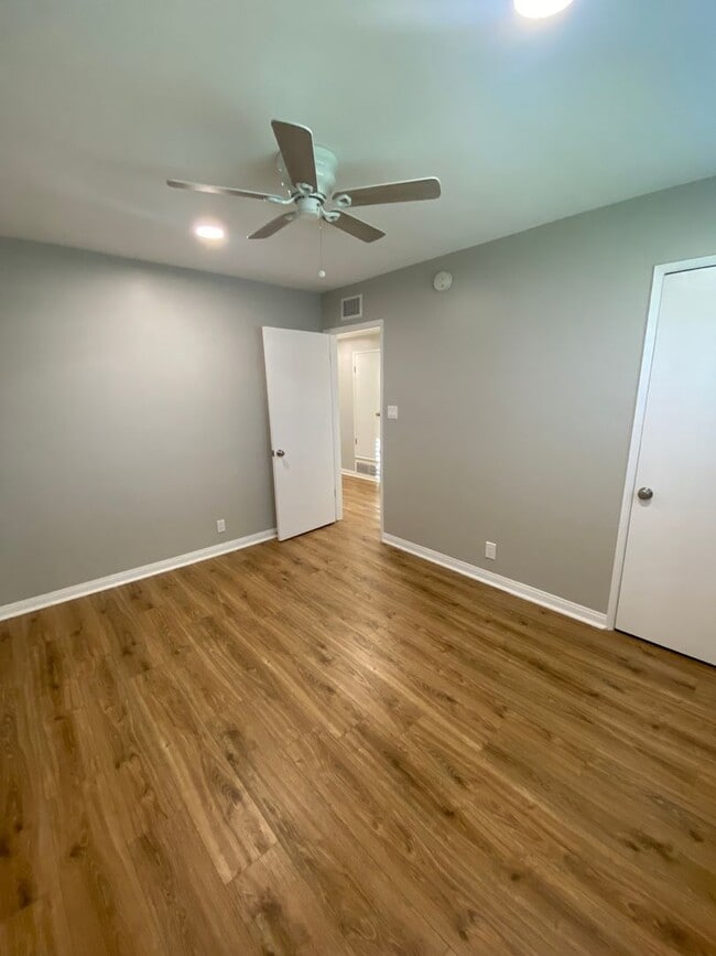 Building Photo - Updated 3 Bedroom Cypress House w/ 2 Car G...