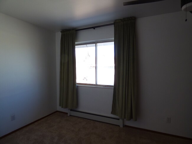 Building Photo - Cozy Townhome in North Longmont Rent inclu...