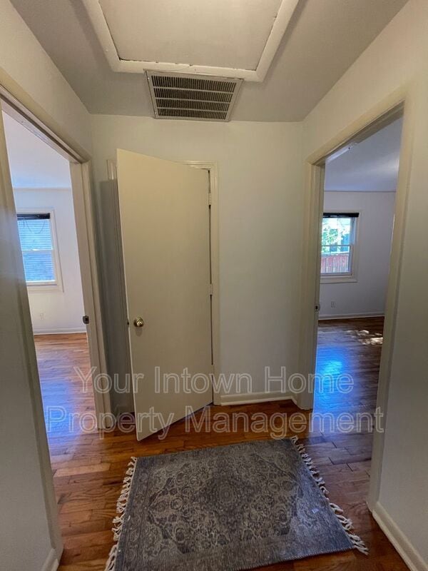 Building Photo - 824 San Antonio Dr NE