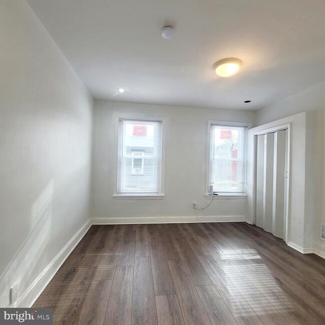 Building Photo - 1854 N Judson St