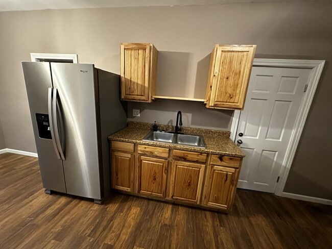 Building Photo - 111 Elm St