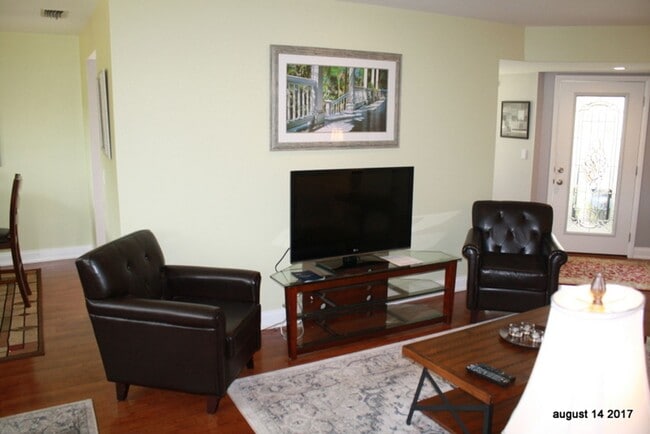 Building Photo - Beautiful 2 bed 2 bath in New Port Richey ...