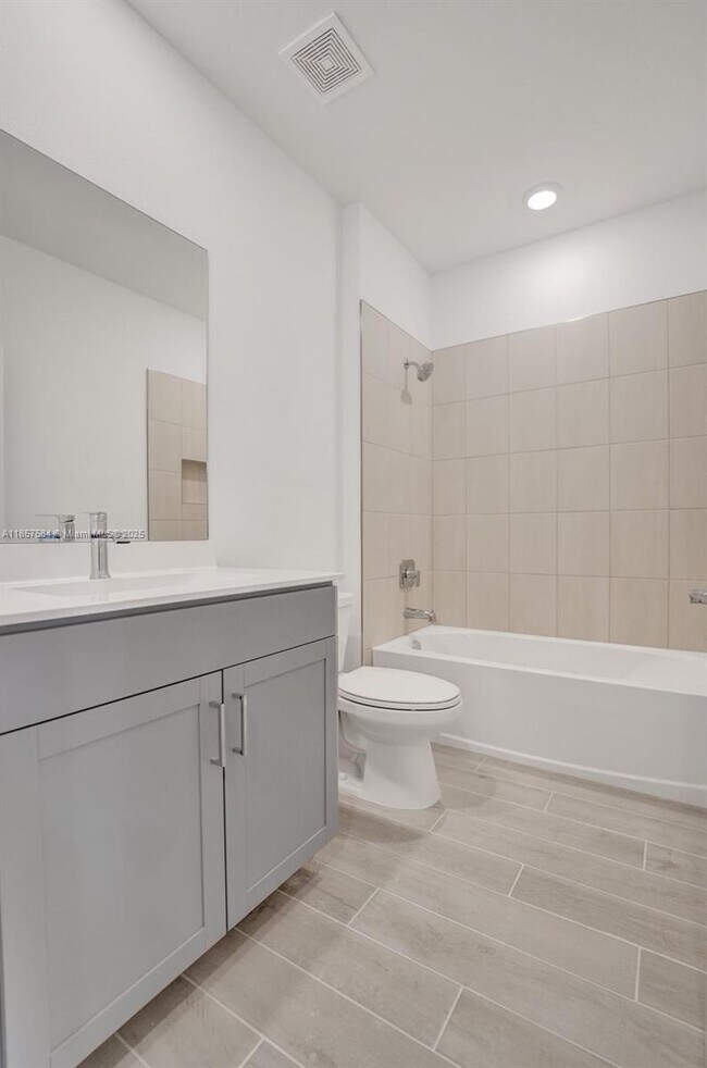 Building Photo - 133 SW 171st Ave