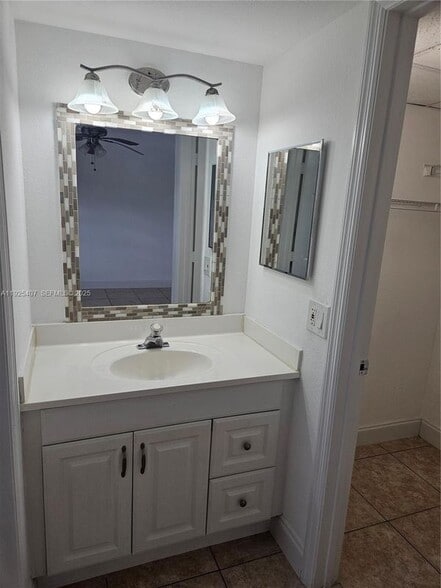 Building Photo - 4479 Oak Terrace Dr