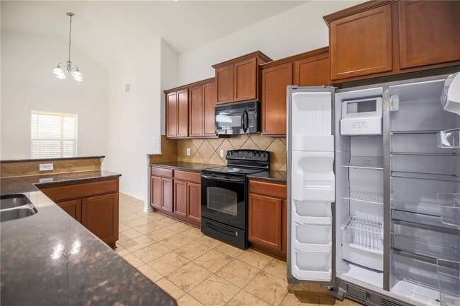 Building Photo - 137 Langtry Ln