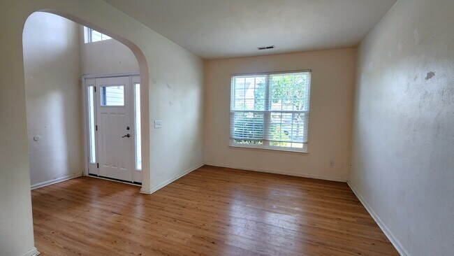 Building Photo - 1828 Somersby Ln