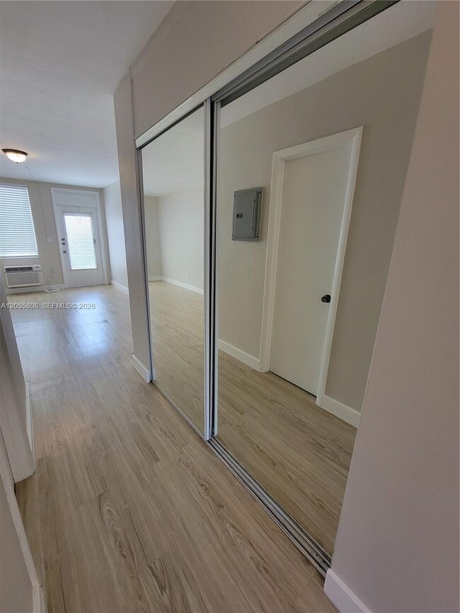 Building Photo - 441 Collins Ave