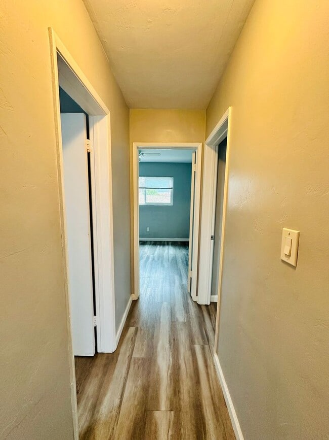 Building Photo - Bright and Updated 2-Bedroom Apartment – Second Floor