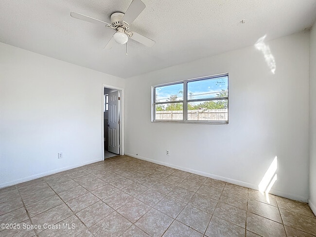 Building Photo - 1076 Coronado Dr