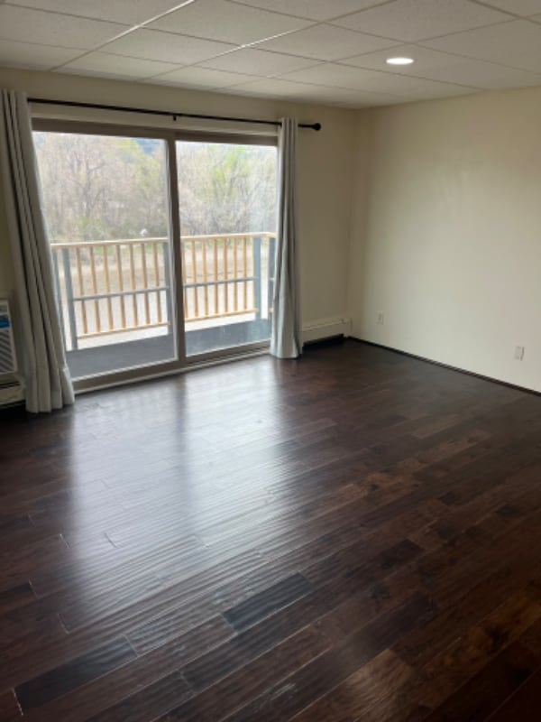 Building Photo - 1011 River Dr