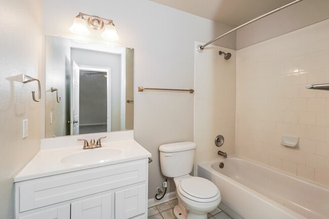 Building Photo - 930 Amber Knoll