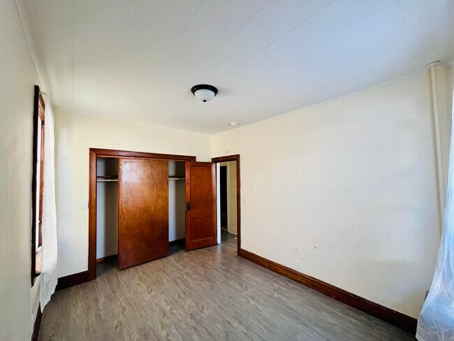 Building Photo - 262 Winfield Ave