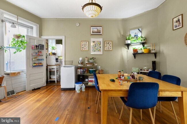 Building Photo - 4411 Pine St