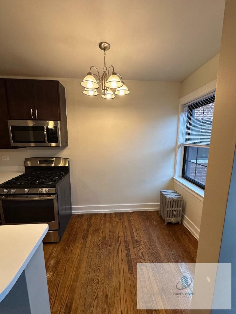 Building Photo - 1712 W Albion Ave