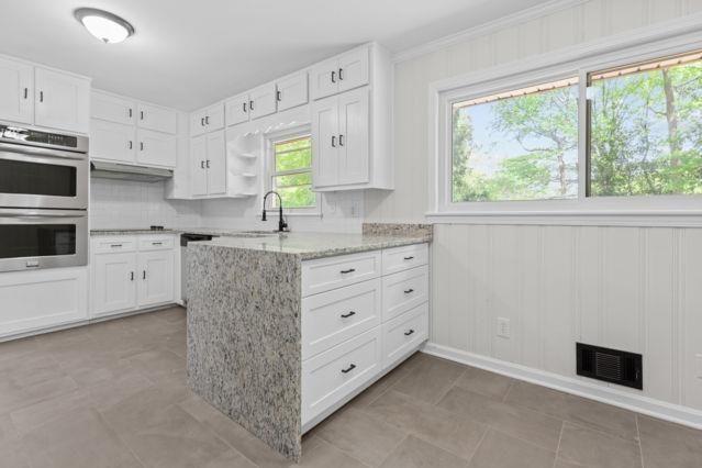 Building Photo - 8 Larose Dr SW