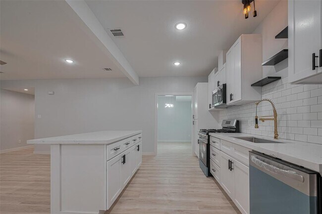 Building Photo - 25411 Friar Lake Ln