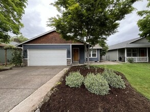 Building Photo - Charming Home Near Nike Campus with Vaulted Ceilings & Updated Kitchen