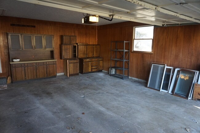 Building Photo - 641 Orchard Dr W