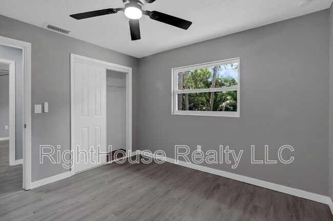 Building Photo - 315 Bayview St