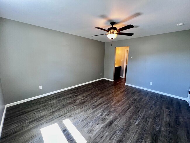 Building Photo - Charming Home in Ocean Lakes Community