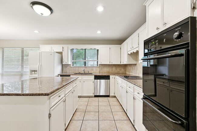 Building Photo - 12037 Oak Haven Ave