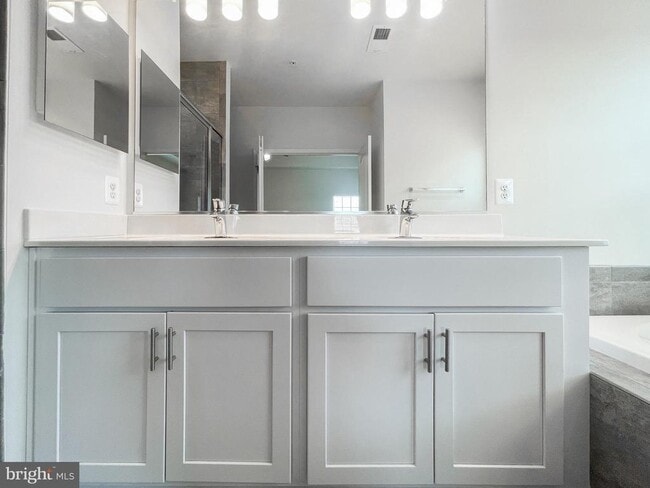 Building Photo - 15501 Newtonmore Ln