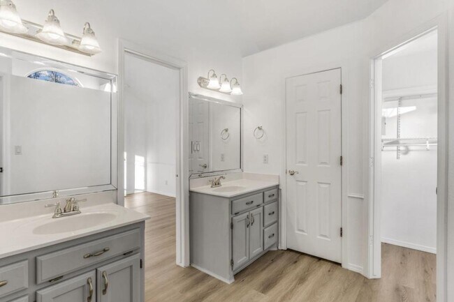 Building Photo - 9512 Rosas Ave NE