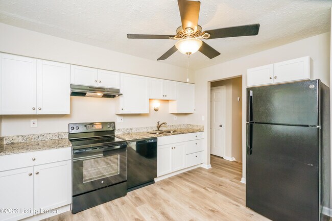 Building Photo - 7402 Stone Bluff Ct