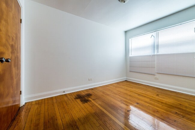 Building Photo - 7706 S Saginaw Ave Chicago, IL 60649