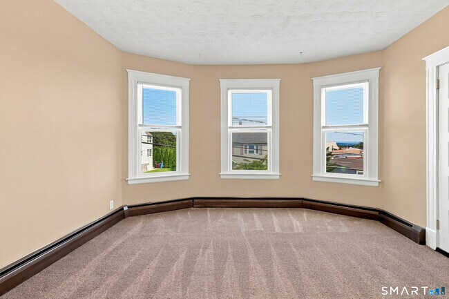 Building Photo - 126 Booth St