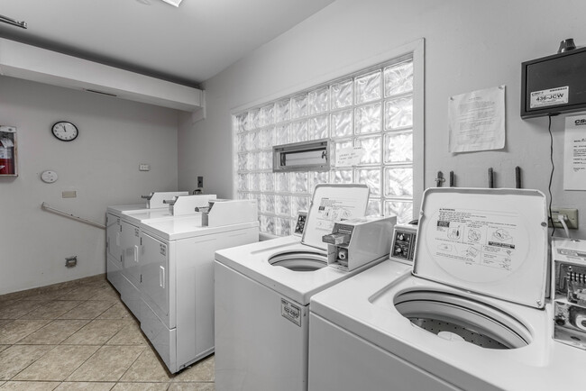 Building Photo - 314 Lathrop Ave